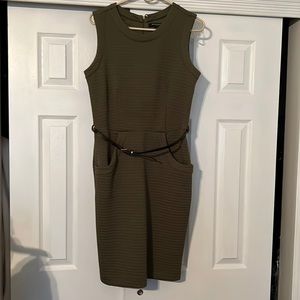 Olive green, zip back, fitted, pockets,belt. Beautiful details